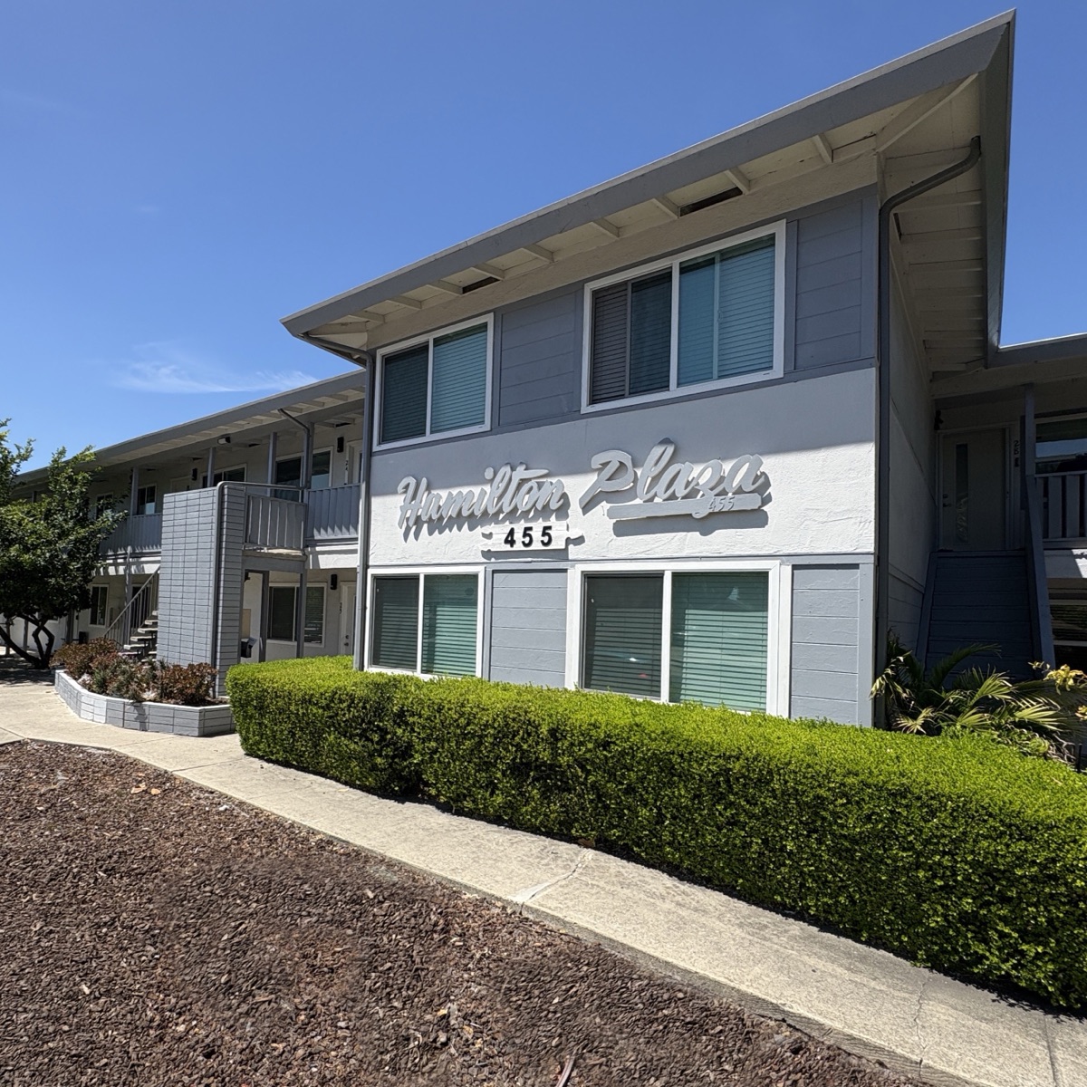 Front of Hamilton Plaza Apartments showing the mid-century signage at 455 Kuehnis Dr